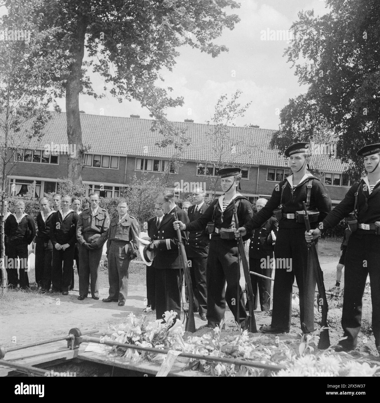 Graveside service, June 23, 1948, burials, The Netherlands, 20th century press agency photo, news to remember, documentary, historic photography 1945-1990, visual stories, human history of the Twentieth Century, capturing moments in time Stock Photo