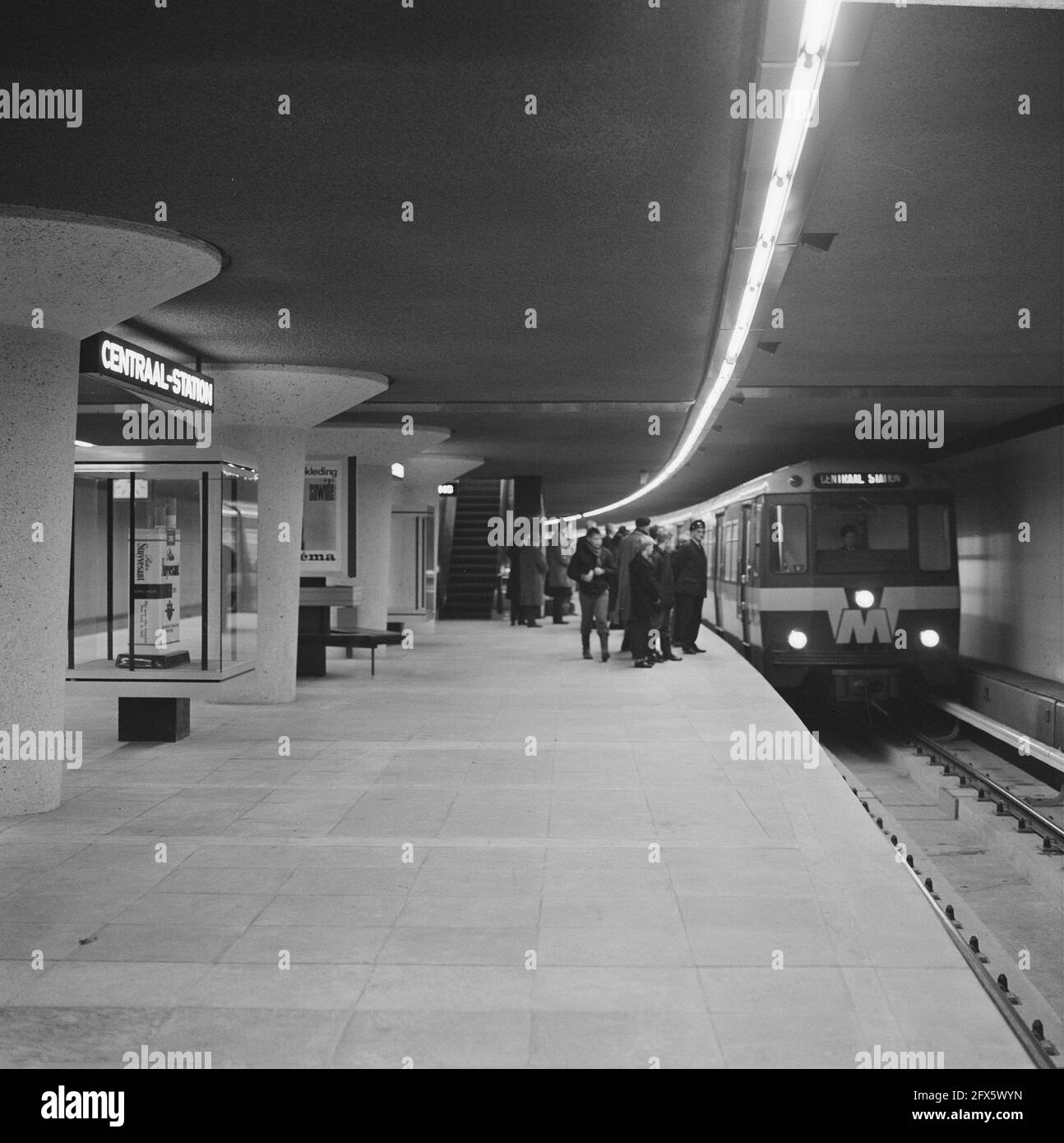 Free in subway in Rotterdam. Crowds at the Beurs station. Central Station, January 3, 1968, subway cars, The Netherlands, 20th century press agency photo, news to remember, documentary, historic photography 1945-1990, visual stories, human history of the Twentieth Century, capturing moments in time Stock Photo