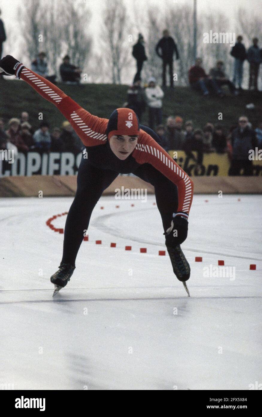 World speed skating championships sprint in Alkmaar. Yvonne van Gennip at  the start of the 500 meters., February 6, 1982, skating, sport, The  Netherlands, 20th century press agency photo, news to remember,