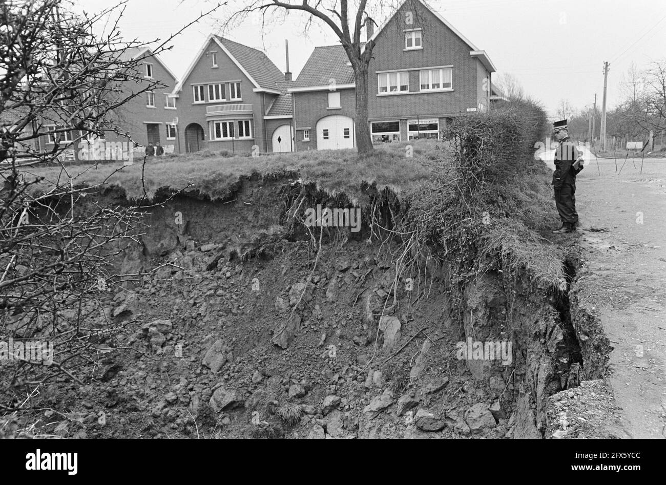 Landslides in Belgian municipality Zichen-Zussen-Bolder, Gendarme guards road along subsidence, April 5, 1966, municipalities, subsidence, roads, The Netherlands, 20th century press agency photo, news to remember, documentary, historic photography 1945-1990, visual stories, human history of the Twentieth Century, capturing moments in time Stock Photo