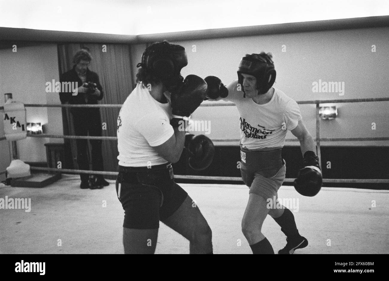 Boxing, training Rudi Koopmans in connection with fight o European title half-heavyweight against Aldo Traversaro, Rudi Koopmans (r) with, February 1, 1979, BOKSEN, TITELS, The Netherlands, 20th century press agency photo, news to remember, documentary, historic photography 1945-1990, visual stories, human history of the Twentieth Century, capturing moments in time Stock Photo