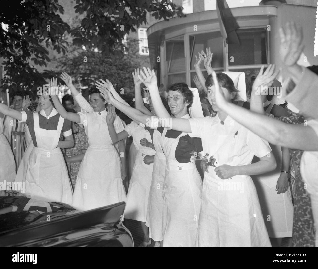 H. M. the Queen visits the Ant. van Leeuwenhoek House Nurses wave goodbye, June 20, 1961, REMEMBRANCE, NURSES, WOWS, The Netherlands, 20th century press agency photo, news to remember, documentary, historic photography 1945-1990, visual stories, human history of the Twentieth Century, capturing moments in time Stock Photo