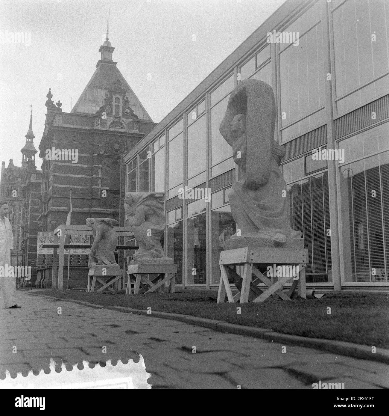 H. van Lith in front of Gemeentelijk Museum voor Philipsmonument / dark, 31 May 1957, The Netherlands, 20th century press agency photo, news to remember, documentary, historic photography 1945-1990, visual stories, human history of the Twentieth Century, capturing moments in time Stock Photo