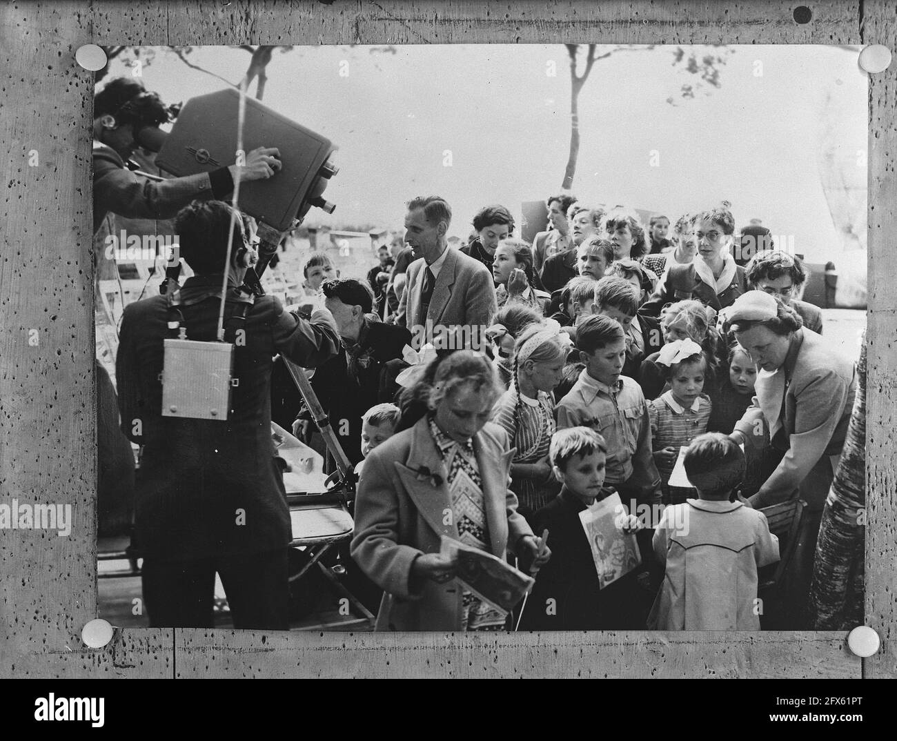 H.M. the Queen with Princess Margriet visit playground Oud Naarden, June 14, 1954, The Netherlands, 20th century press agency photo, news to remember, documentary, historic photography 1945-1990, visual stories, human history of the Twentieth Century, capturing moments in time Stock Photo