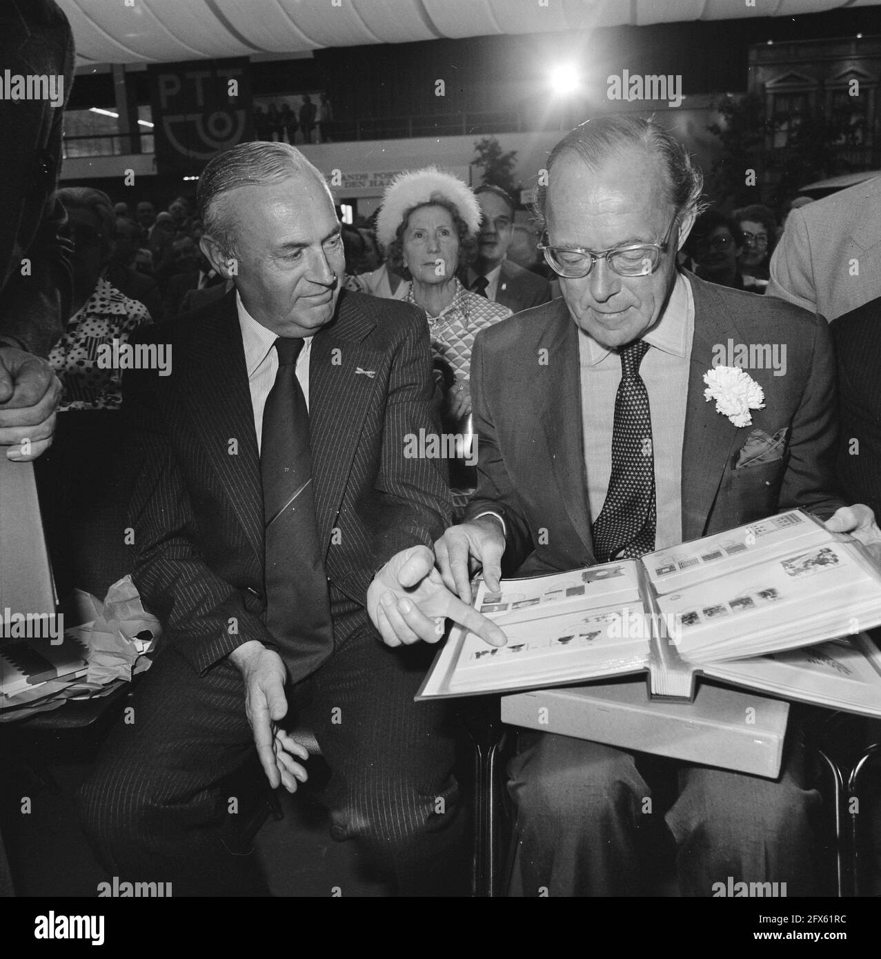 Prince Bernhard opens Amphilea 77 in RAI Amsterdam, Prince Bernhard looks at stamps with Mr. Leeman, director PTT, May 26, 1977, POSTAGE, directors, openings, princes, The Netherlands, 20th century press agency photo, news to remember, documentary, historic photography 1945-1990, visual stories, human history of the Twentieth Century, capturing moments in time Stock Photo