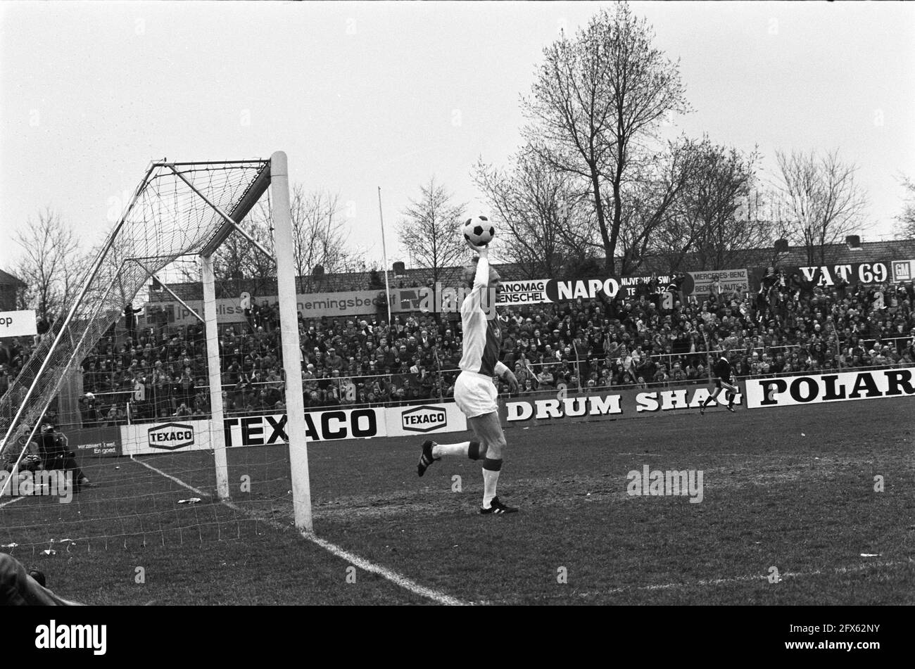 Haarlem Against Ajax 1 4 Ruud Geels After Third Goal Top Scorer Eredivisie 6 April 1975 Sports Soccer The Netherlands th Century Press Agency Stock Photo Alamy