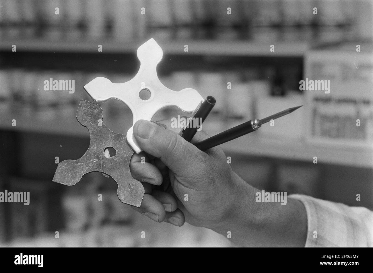 Throwing stars hires stock photography and images Alamy