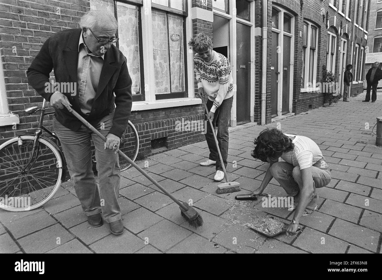 Bombing of Amsterdam Housing Bureau; residents of houses opposite clean up glass, July 5, 1982, Bombings, The Netherlands, 20th century press agency photo, news to remember, documentary, historic photography 1945-1990, visual stories, human history of the Twentieth Century, capturing moments in time Stock Photo