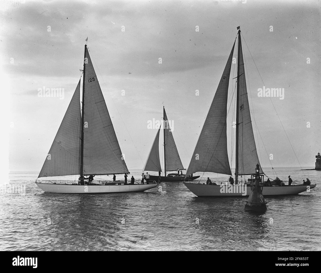 Harwich race from Hook of Holland . From left to right Olivier van Noort, Wyvern II (Belgium). De Zwerver goes through the start, May 31, 1949, START, The Netherlands, 20th century press agency photo, news to remember, documentary, historic photography 1945-1990, visual stories, human history of the Twentieth Century, capturing moments in time Stock Photo