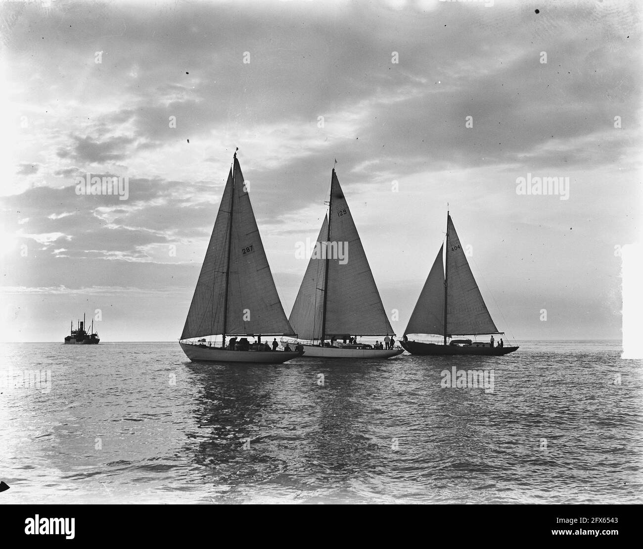 Harwich race from Hook of Holland . From left to right Olivier van Noort, De Zwerver, Wyvern II (Belgium Whooper (England), 31 May 1949, The Netherlands, 20th century press agency photo, news to remember, documentary, historic photography 1945-1990, visual stories, human history of the Twentieth Century, capturing moments in time Stock Photo
