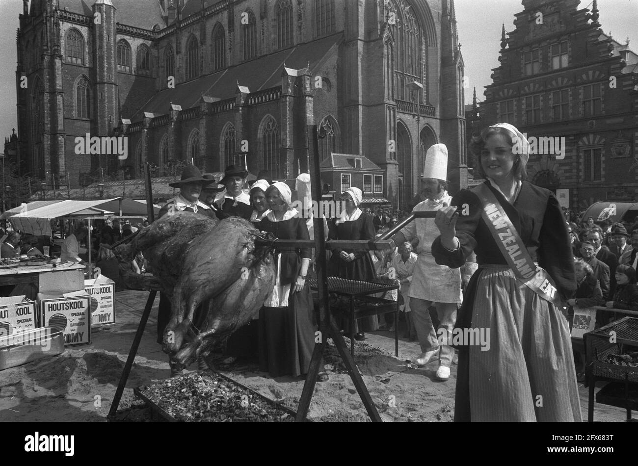 Commemoration of the siege of Haarlem 1573, ox being roasted at the Grote Markt, 18 May 1973, commemorations, The Netherlands, 20th century press agency photo, news to remember, documentary, historic photography 1945-1990, visual stories, human history of the Twentieth Century, capturing moments in time Stock Photo