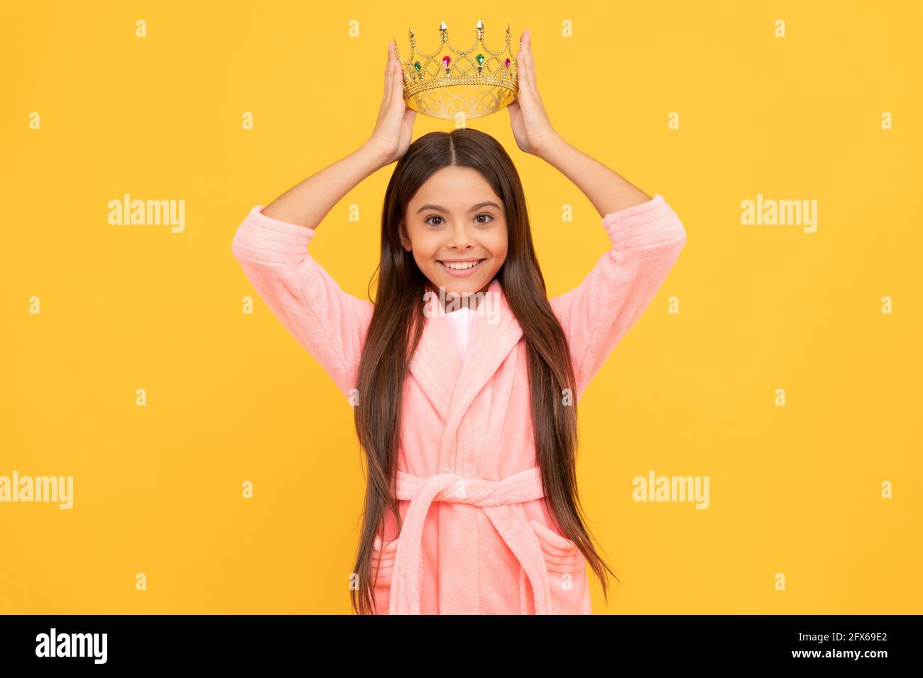 Pre teen beauty queen hi-res stock photography and images - Alamy