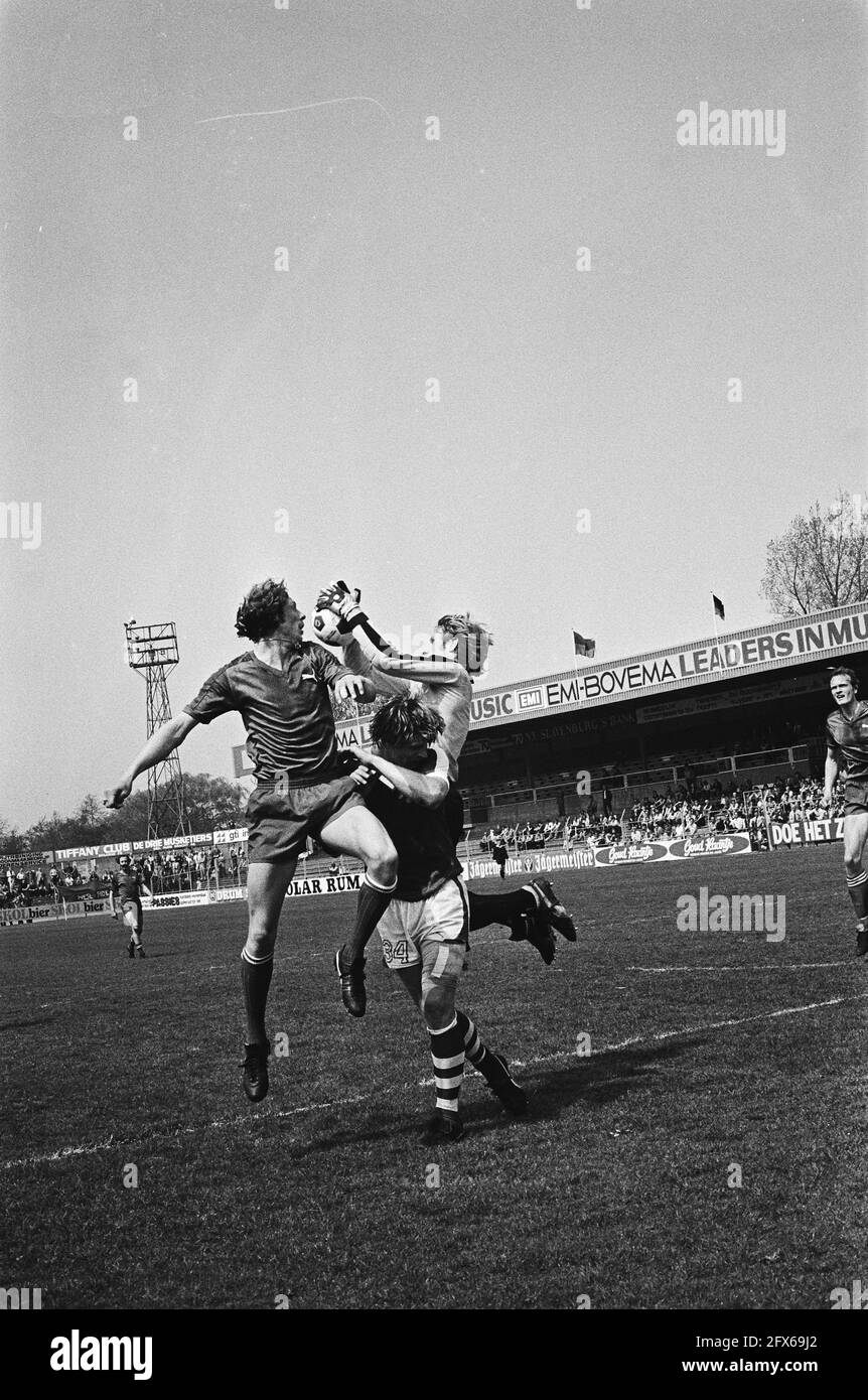 Attack on Utrecht goal, including goalkeeper Van Breukelen and Van de Vlag (no. 34 ) and Haarlem player Lensen, May 13, 1979, sports, soccer, The Netherlands, 20th century press agency photo, news to remember, documentary, historic photography 1945-1990, visual stories, human history of the Twentieth Century, capturing moments in time Stock Photo