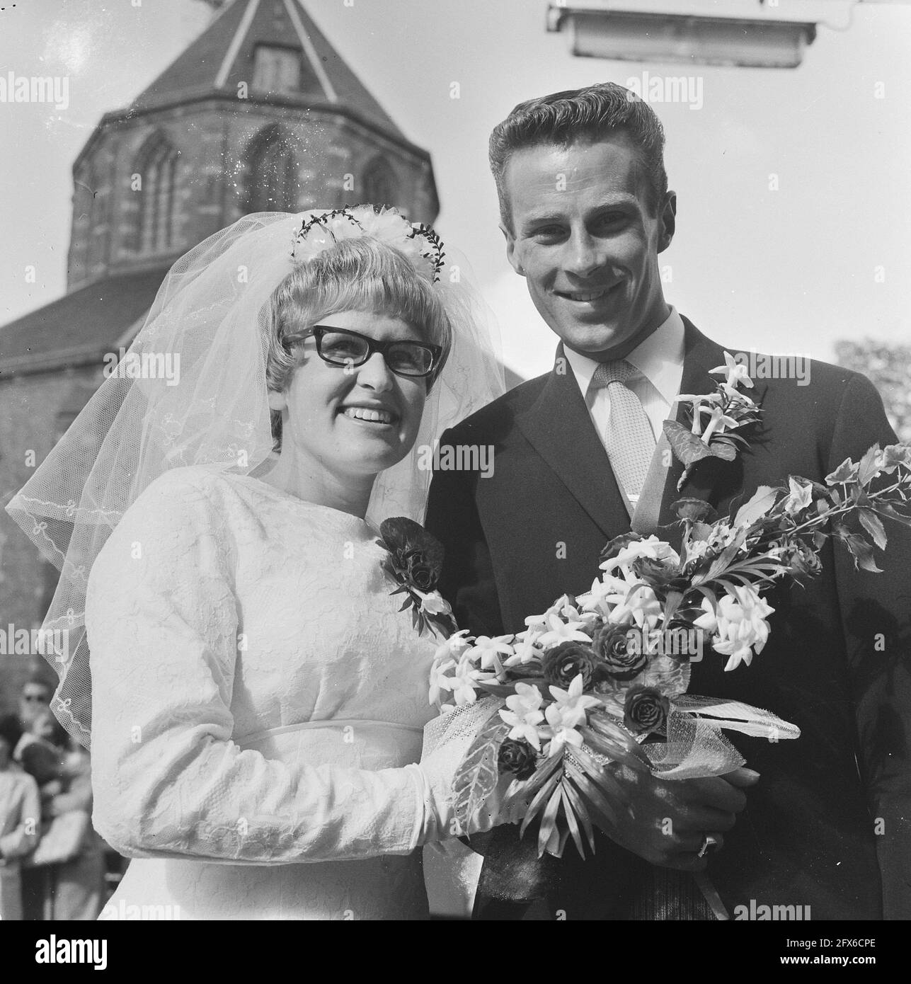 The wedding couple in front of the church of Naarden, September 15, 1966, group portraits, weddings, The Netherlands, 20th century press agency photo, news to remember, documentary, historic photography 1945-1990, visual stories, human history of the Twentieth Century, capturing moments in time Stock Photo