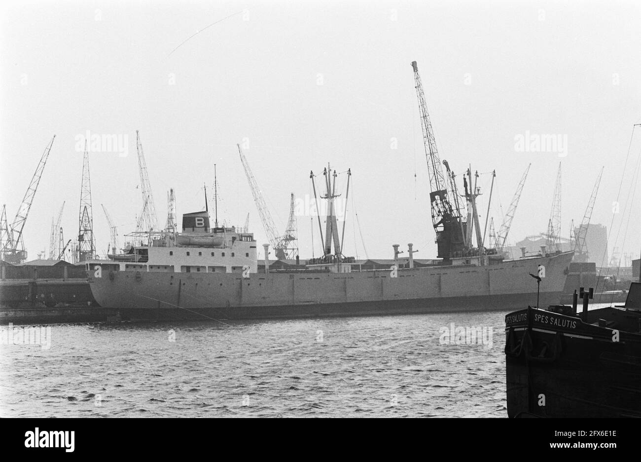 The Norwegian ship Forra (Christmas ship for Biafra) in Amsterdam harbor, assignment Parool, December 20, 1968, harbors, ships, The Netherlands, 20th century press agency photo, news to remember, documentary, historic photography 1945-1990, visual stories, human history of the Twentieth Century, capturing moments in time Stock Photo