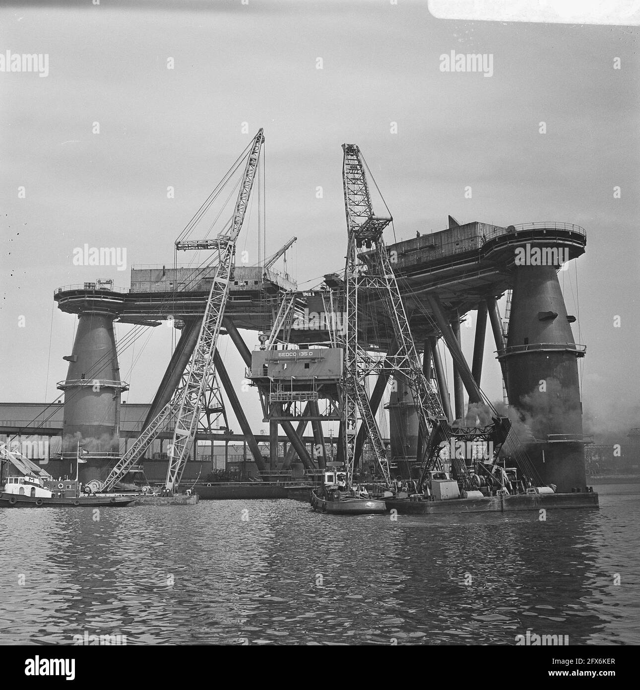 Rotterdam drilling rig foundation hires stock photography and images