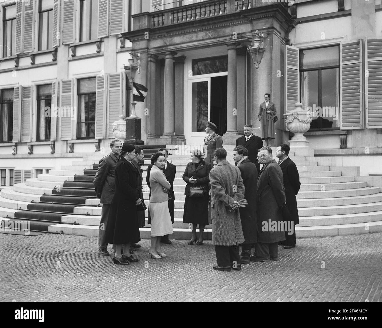 Hungarian refugees at the Queen's house at Soestdijk, November 27, 1956, KONINGIN, FLIGHTS, The Netherlands, 20th century press agency photo, news to remember, documentary, historic photography 1945-1990, visual stories, human history of the Twentieth Century, capturing moments in time Stock Photo