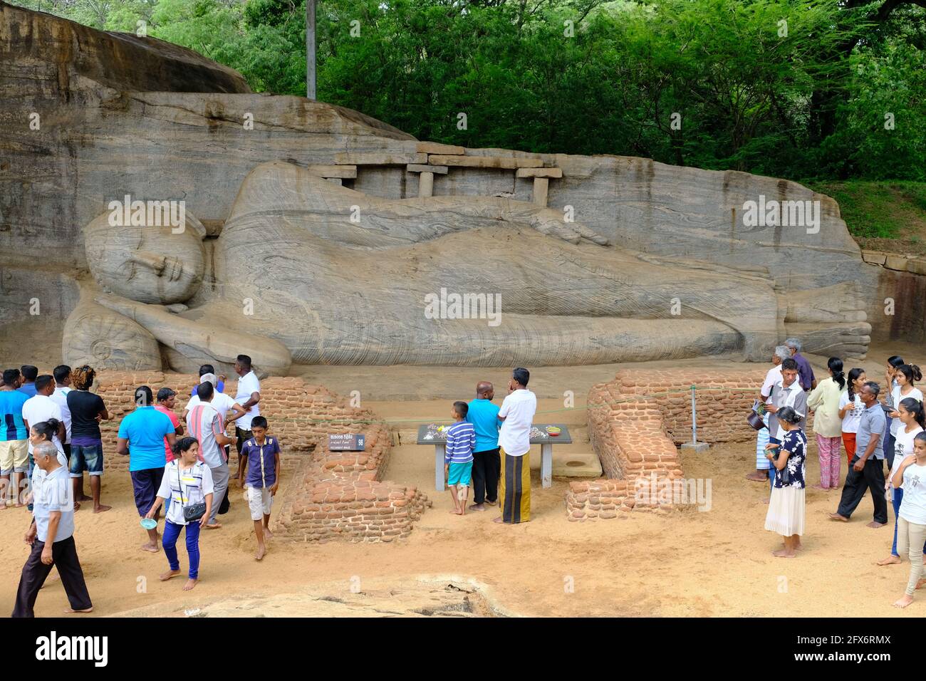 Sri Lanka Polonnaruwa - Rock Temple Reclining Buddha image at Gal Vihara Gal Viharaya Stock Photo