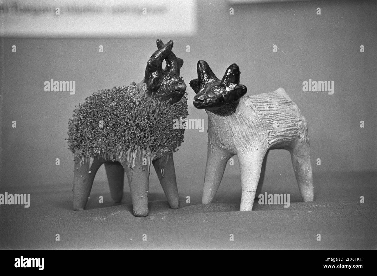 Huishoudbeurs 1980; clay creatures from Mexico where fur can grow 