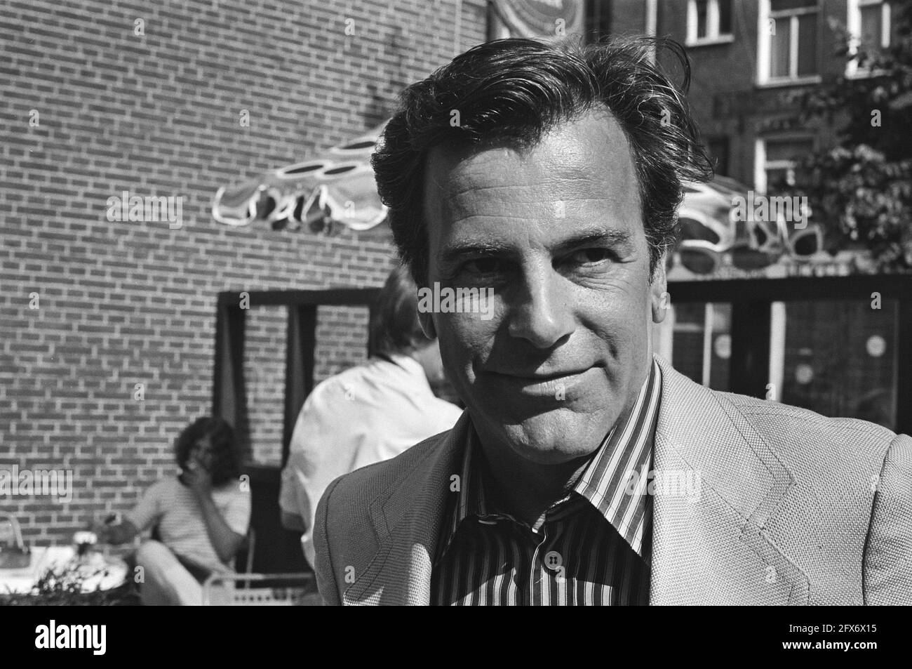 Actor Maximilian Schell in  a Bridge too Far, gives press conference in, left producer Levine, right Schell with boot of beer, June 13, 1976, actors, films, film stars, press conferences, portraits, The Netherlands, 20th century press agency photo, news to remember, documentary, historic photography 1945-1990, visual stories, human history of the Twentieth Century, capturing moments in time Stock Photo