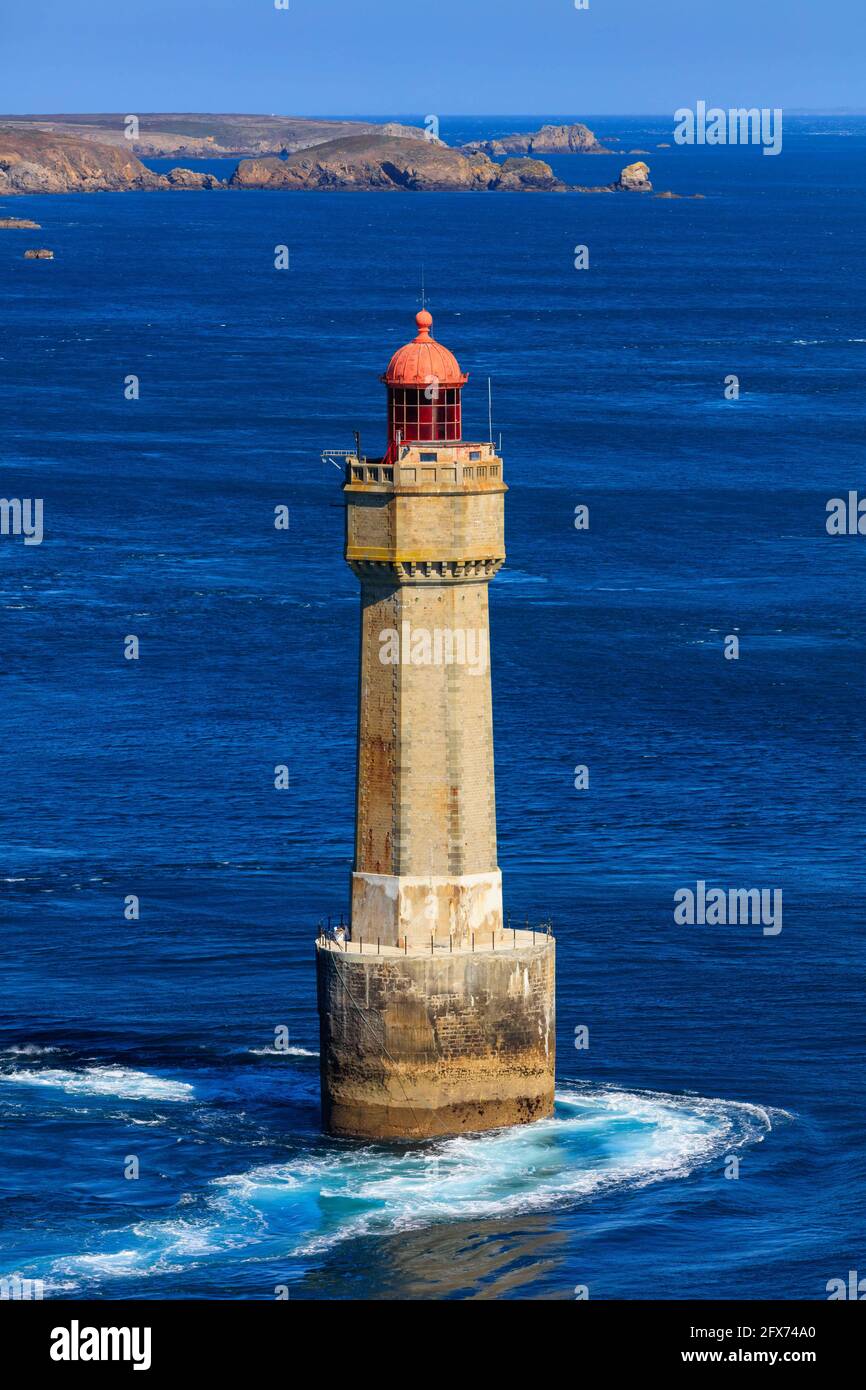 FRANCE. BRITTANY. FINISTERE (29) PHARE DE LA JUMENT LIGHTHOUSE BETWEEN MOLENE AND OUESSANT ISLANDS (AERIAL VIEW) Stock Photo