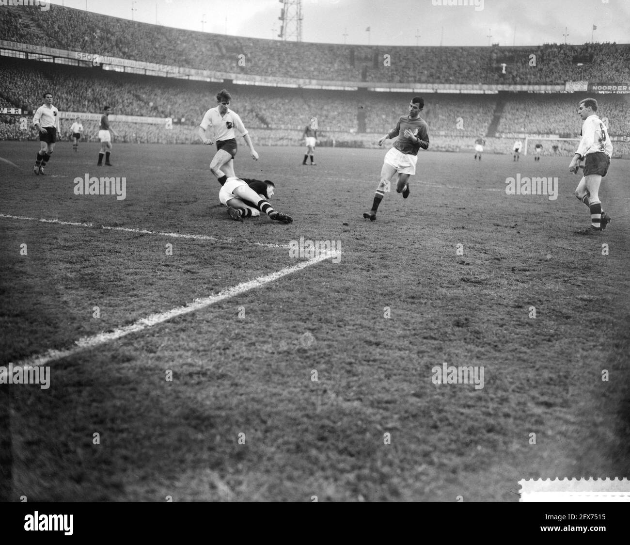 Coen Moulijn in action (2nd from right), January 3, 1960, sports, soccer, The Netherlands, 20th century press agency photo, news to remember, documentary, historic photography 1945-1990, visual stories, human history of the Twentieth Century, capturing moments in time Stock Photo