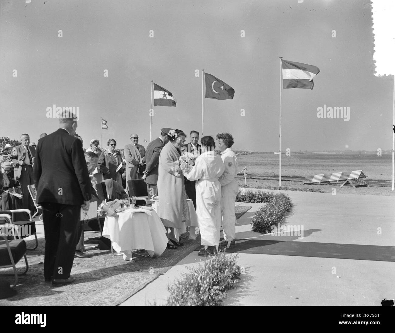 ILSY, the International AviationShow Ypenburg, in the presence of Queen Juliana. The queen is offered flowers by two female paratroopers, May 29, 1955, airports, The Netherlands, 20th century press agency photo, news to remember, documentary, historic photography 1945-1990, visual stories, human history of the Twentieth Century, capturing moments in time Stock Photo