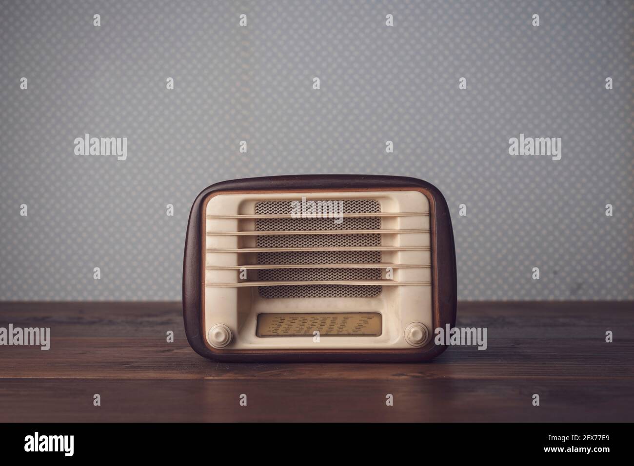 Vintage radio on the table and vintage wallpaper: music and entertainment  concept, blank copy space Stock Photo - Alamy
