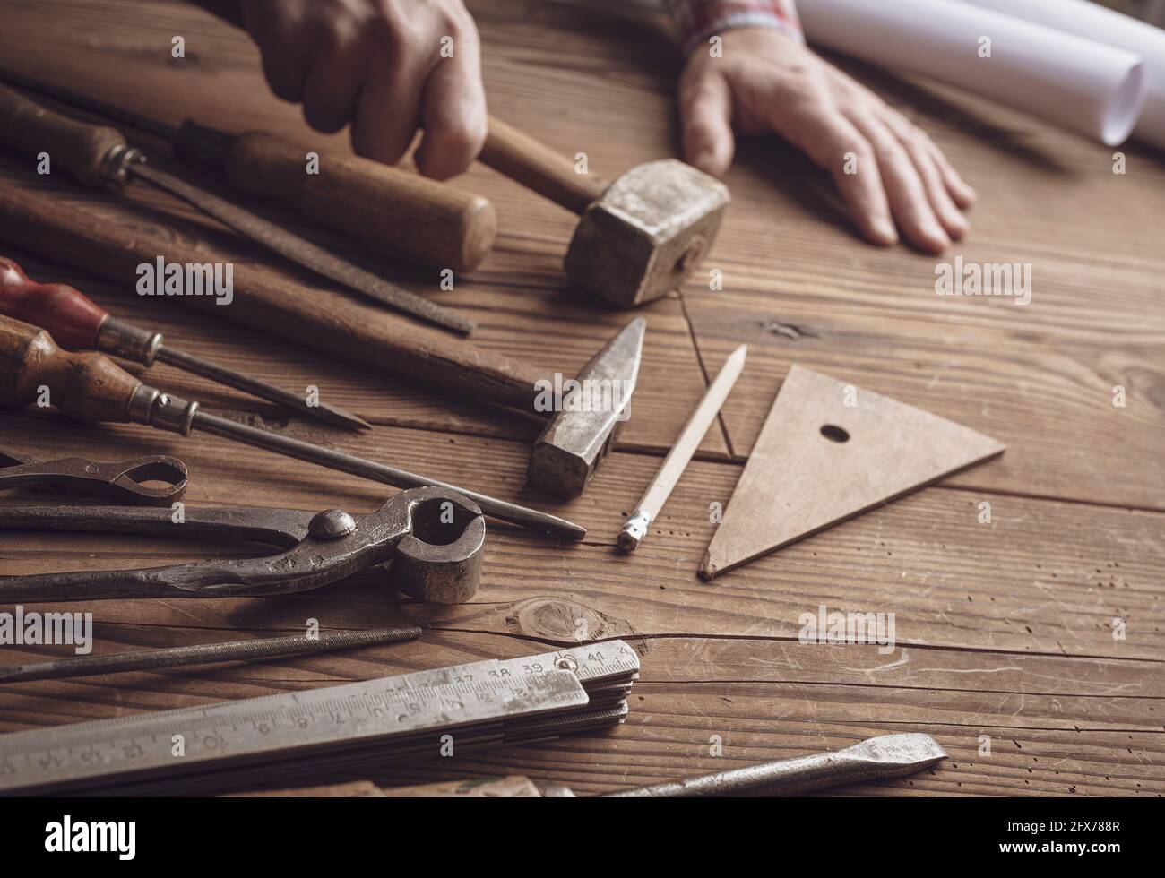 Vintage hands with hammer hi-res stock photography and images - Alamy