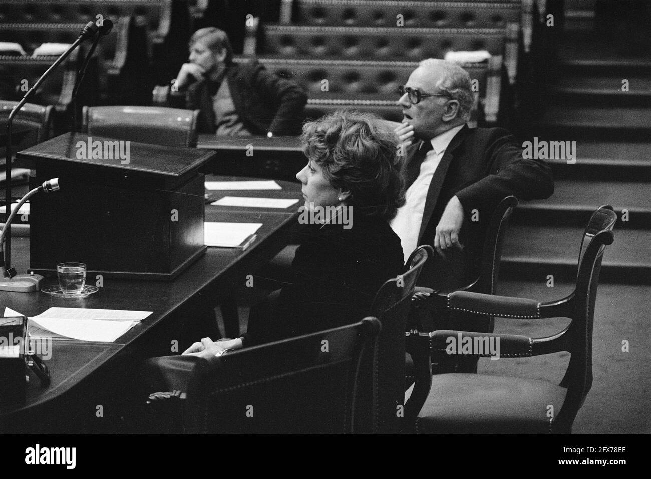 In the Lower House, PvdA member Kombrink asked questions regarding Postbank to Van der Stee and Smit-Kroes. Both ministers behind the government table, November 20, 1980, ministers, The Netherlands, 20th century press agency photo, news to remember, documentary, historic photography 1945-1990, visual stories, human history of the Twentieth Century, capturing moments in time Stock Photo