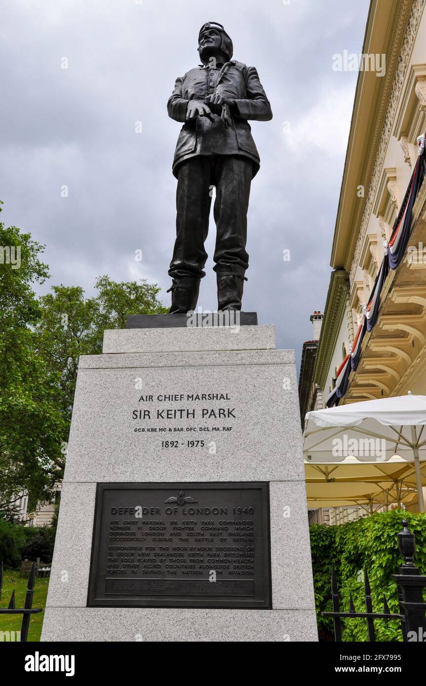 Statue of Air Chief Marshal Sir Keith Park in Waterloo Place, London, UK. By  Athenaeum Club, decorated for Jubilee. Defender of London 1940 plaque Stock Photo