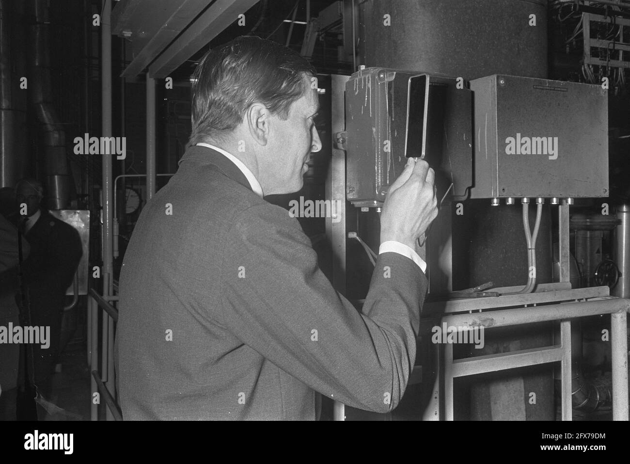 Prince Claus opened Centrale 2 at Velsen, Prince Claus looks through glass to the fire, 24 May 1967, The Netherlands, 20th century press agency photo, news to remember, documentary, historic photography 1945-1990, visual stories, human history of the Twentieth Century, capturing moments in time Stock Photo