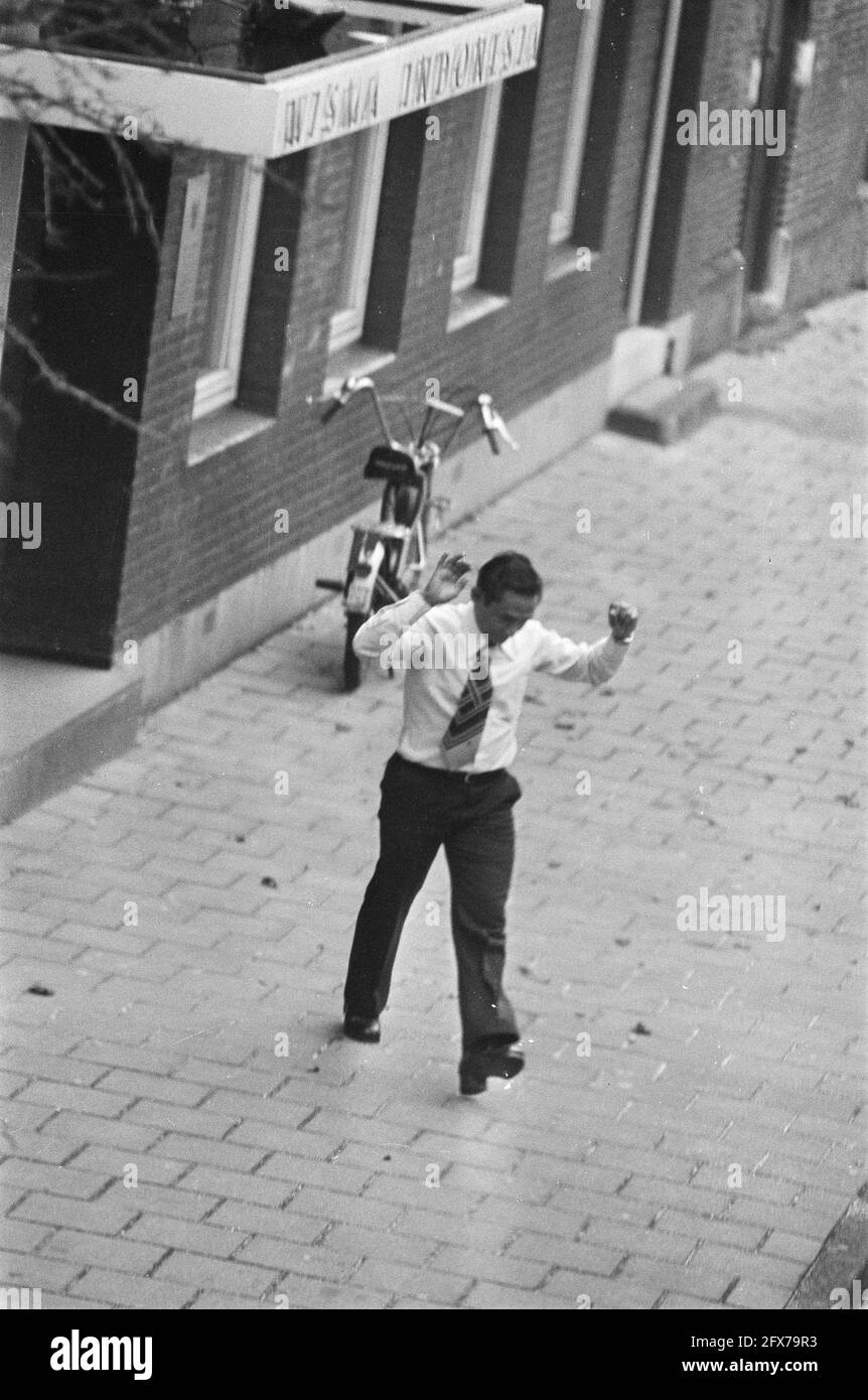 Indonesian Consulate in Amsterdam (first day) occupied by armed Moluccans; Indonesian vice-consul with hands up in the street, December 4, 1975, occupation, consulates, The Netherlands, 20th century press agency photo, news to remember, documentary, historic photography 1945-1990, visual stories, human history of the Twentieth Century, capturing moments in time Stock Photo