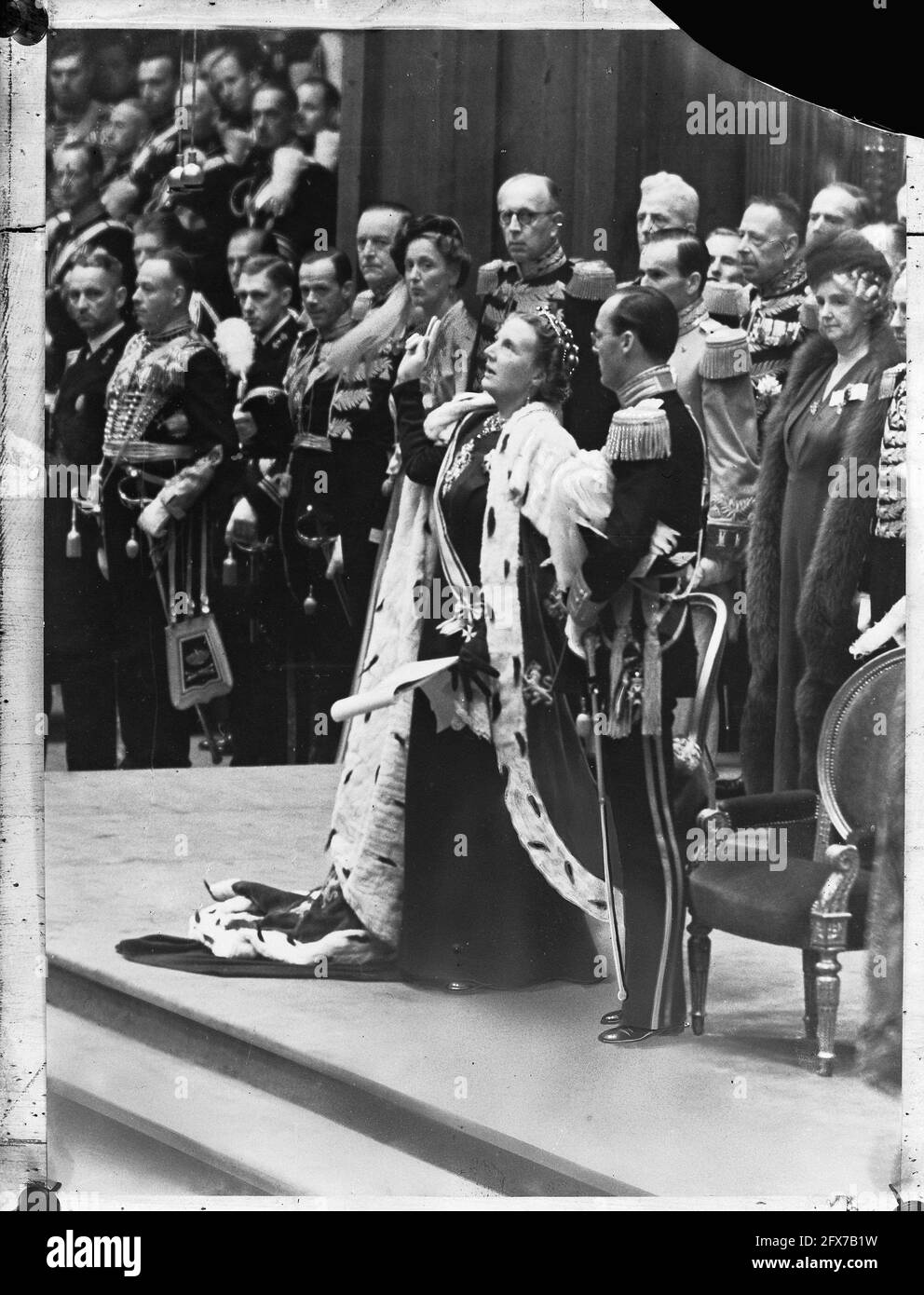 Inauguration of Queen Juliana. Ceremony in the New Church in Amsterdam (sequence 10-17). Taking of the oath, detail. The last part of the oath prescribed by the Constitution: So help me God Almighty!, 6 September 1948, inaugurations, royal family, The Netherlands, 20th century press agency photo, news to remember, documentary, historic photography 1945-1990, visual stories, human history of the Twentieth Century, capturing moments in time Stock Photo