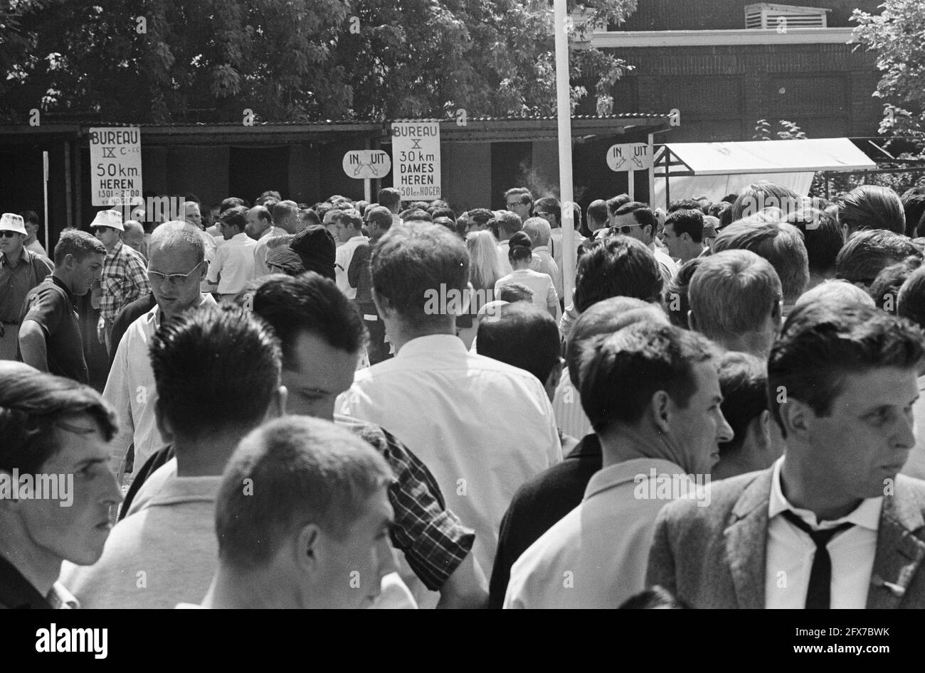 Registration 51st Nijmegen Marches. Crowd at registration desk, 24 July 1967, VIERDAAGSE, registrations, The Netherlands, 20th century press agency photo, news to remember, documentary, historic photography 1945-1990, visual stories, human history of the Twentieth Century, capturing moments in time Stock Photo