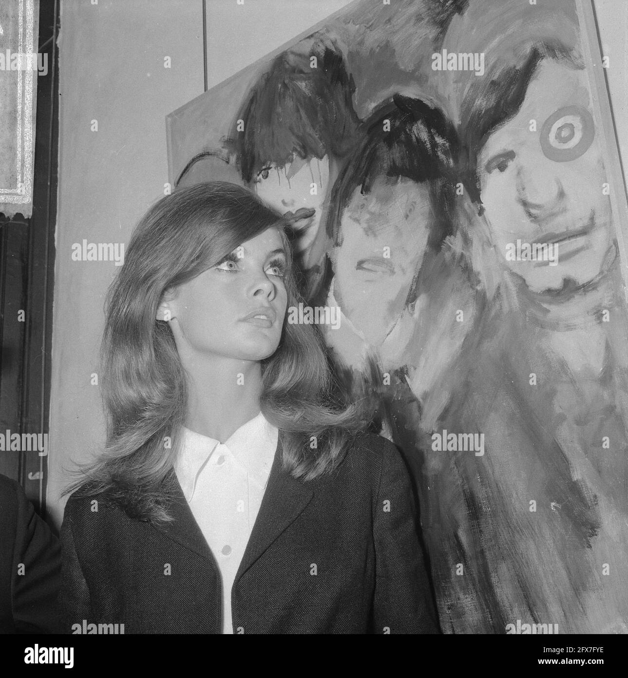 Jean Shrimpton (photo model) exhibition opened in Galerie Krikhaar, Amsterdam, September 17, 1965, exhibitions, The Netherlands, 20th century press agency photo, news to remember, documentary, historic photography 1945-1990, visual stories, human history of the Twentieth Century, capturing moments in time Stock Photo