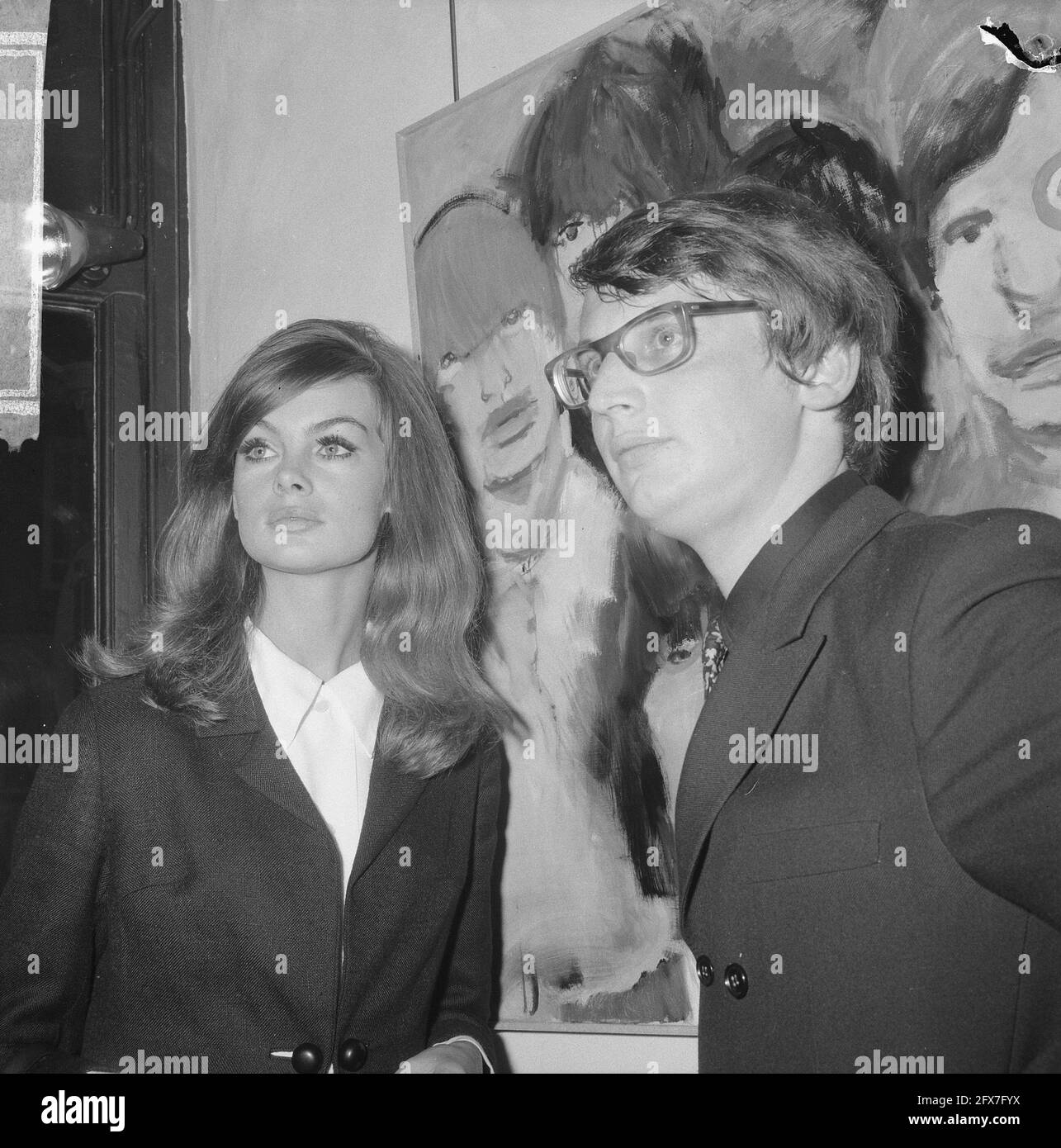 Jean Shrimpton (fashion model) exhibition opened at Galerie Krikhaar in Amsterdam, September 17, 1965, exhibitions, The Netherlands, 20th century press agency photo, news to remember, documentary, historic photography 1945-1990, visual stories, human history of the Twentieth Century, capturing moments in time Stock Photo