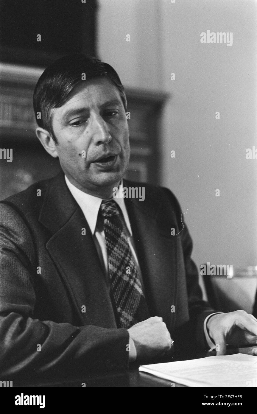 Cabinet formation; press conference Van Agt, December 16, 1977, cabinet formations, press conferences, The Netherlands, 20th century press agency photo, news to remember, documentary, historic photography 1945-1990, visual stories, human history of the Twentieth Century, capturing moments in time Stock Photo