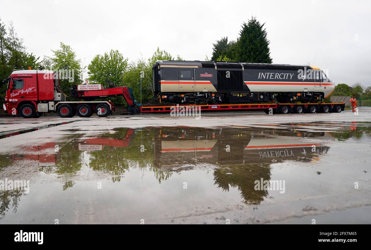 The world s fastest diesel engine the hst 43102 power car arrives at