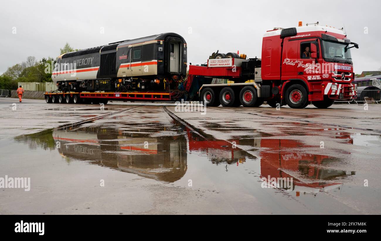 The world s fastest diesel engine the hst 43102 power car arrives at