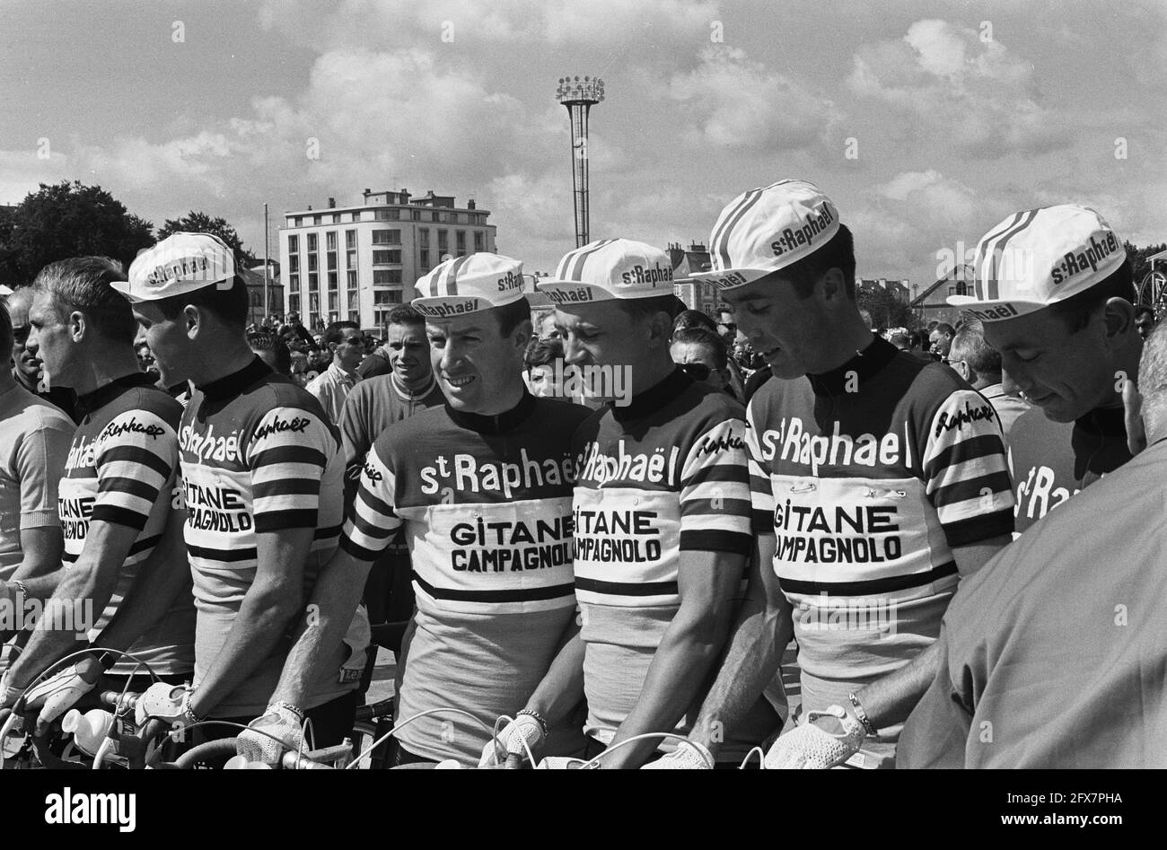 51st Tour de France 1964, The St. Raphael-Gitanes team, June 22, 1964, group portraits, sports, cycling, The Netherlands, 20th century press agency photo, news to remember, documentary, historic photography 1945-1990, visual stories, human history of the Twentieth Century, capturing moments in time Stock Photo
