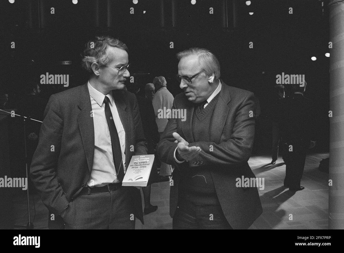60th anniversary VPRO celebrated in Brakke Grond in Amsterdam VPRO chairman M. de Jager (l) accompanied by Jan Blokker, December 16, 1986, anniversaries, The Netherlands, 20th century press agency photo, news to remember, documentary, historic photography 1945-1990, visual stories, human history of the Twentieth Century, capturing moments in time Stock Photo