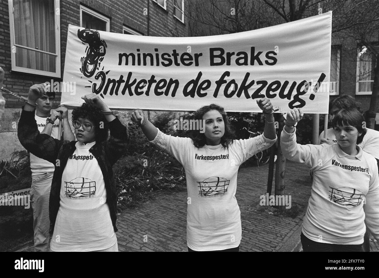 Chain letters hires stock photography and images Alamy