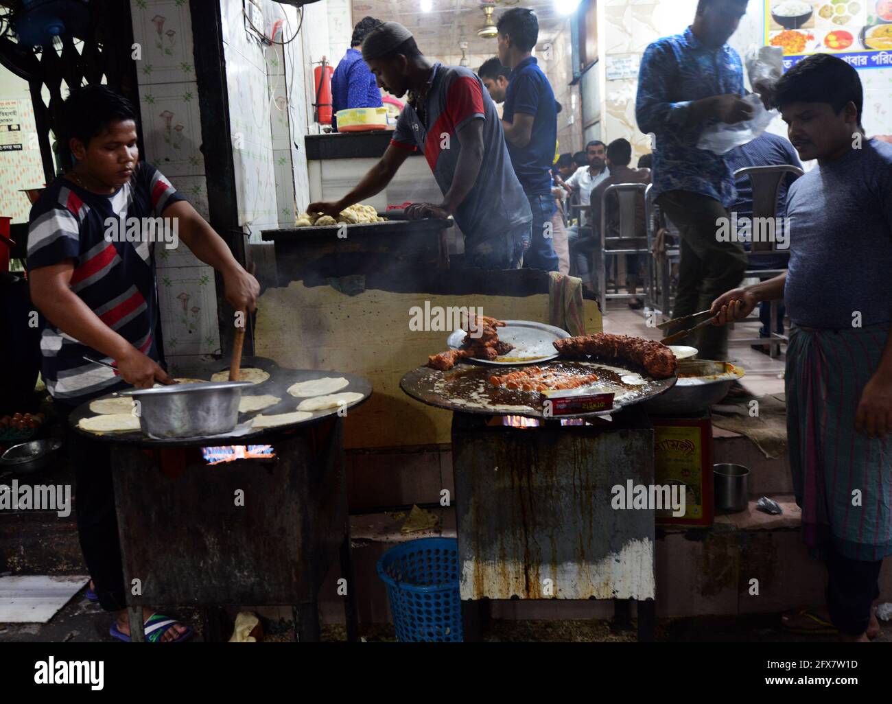 A small roadside restaurant in old Dhaka, Bangladesh Stock Photo Alamy