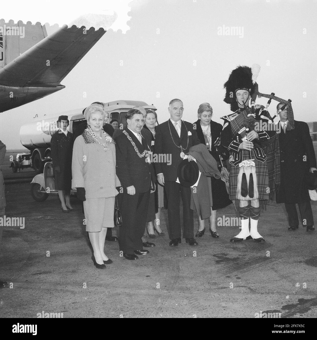 Arrival Lord Provost of Glasgow at Schiphol Airport, December 6, 1959, ARRIVALS, The Netherlands, 20th century press agency photo, news to remember, documentary, historic photography 1945-1990, visual stories, human history of the Twentieth Century, capturing moments in time Stock Photo
