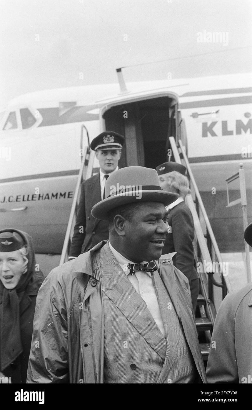 Arrival Minister of Finance from Liberia Charles D. Sherman at Shiphol to attend YMCA conference, 12 August 1960, CONFERENCES, arrivals, The Netherlands, 20th century press agency photo, news to remember, documentary, historic photography 1945-1990, visual stories, human history of the Twentieth Century, capturing moments in time Stock Photo