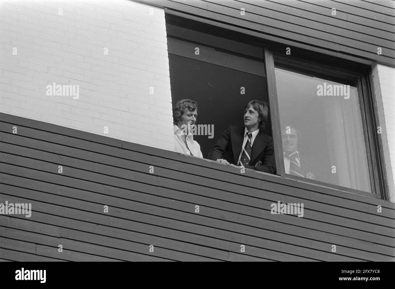 Arrival Dutch national team in Hiltrup ( West Germany ) World Cup 1974; Piet Keizer (left), Johan Cruijff and Pleun Strik look out of window, June 12, 1974, sports, soccer, soccer players, The Netherlands, 20th century press agency photo, news to remember, documentary, historic photography 1945-1990, visual stories, human history of the Twentieth Century, capturing moments in time Stock Photo
