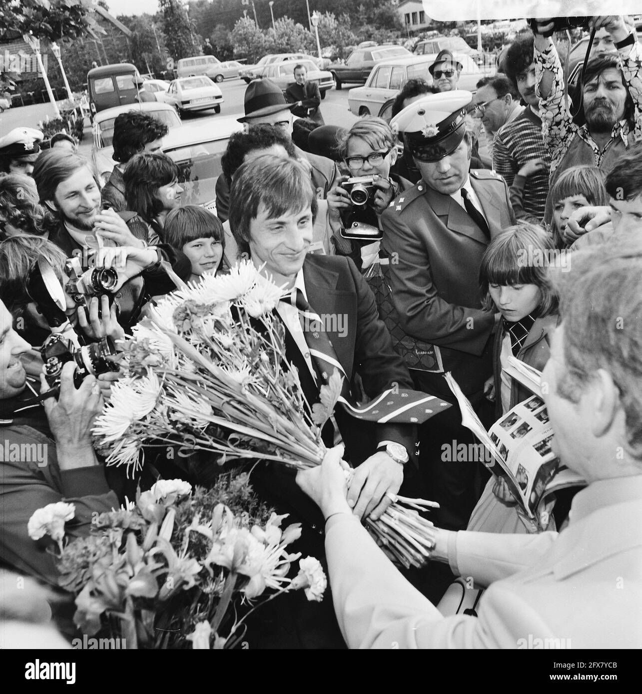 Arrival Dutch national team in Hiltrup ( West Germany ) World Cup soccer 1974; Johan Cruijff on arrival with flowers, 12 June 1974, FLOWS, teams, sports, soccer, The Netherlands, 20th century press agency photo, news to remember, documentary, historic photography 1945-1990, visual stories, human history of the Twentieth Century, capturing moments in time Stock Photo