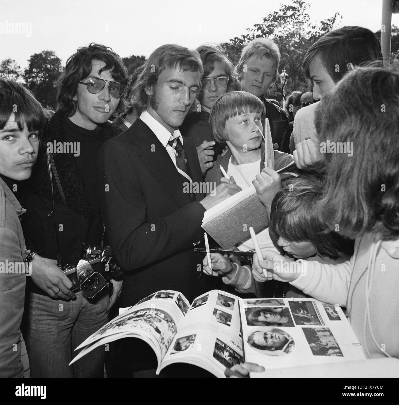 Arrival Dutch national team in Hiltrup ( West Germany ) World Cup 1974; Neeskens gives autographs, June 12, 1974, HANDSIGNERS, teams, sports, soccer, The Netherlands, 20th century press agency photo, news to remember, documentary, historic photography 1945-1990, visual stories, human history of the Twentieth Century, capturing moments in time Stock Photo