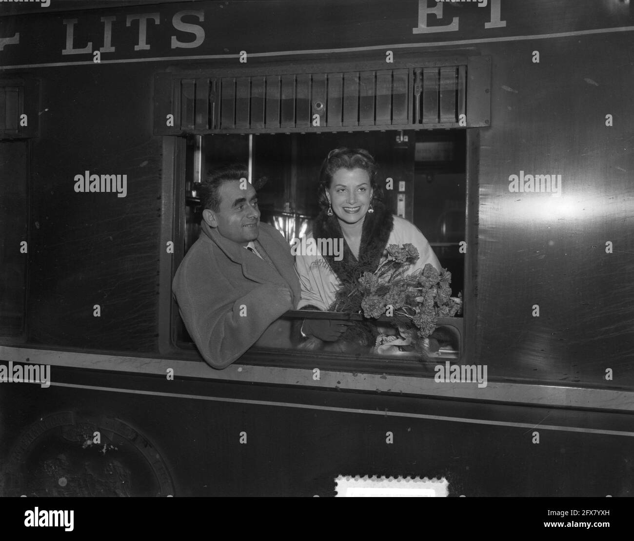Arrival at Central Station of Henri George Clouzot with his wife Vera, November 18, 1953, actresses, film directors, railroads, stations, The Netherlands, 20th century press agency photo, news to remember, documentary, historic photography 1945-1990, visual stories, human history of the Twentieth Century, capturing moments in time Stock Photo